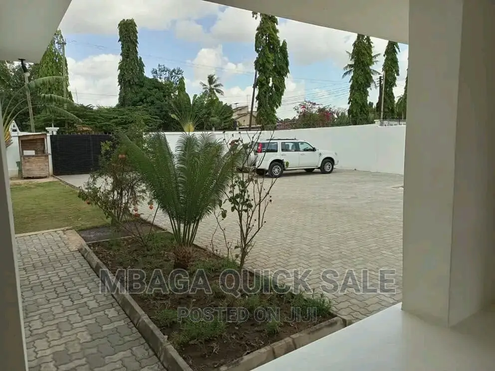5bdrm Mansion in Mikocheni A, Kinondoni for rent in Kinondoni