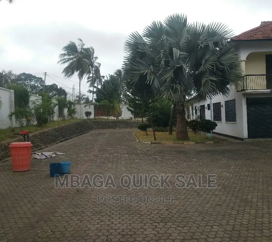 Furnished 5bdrm House in Mbaga  Estate, Kinondoni for rent in Kinondoni