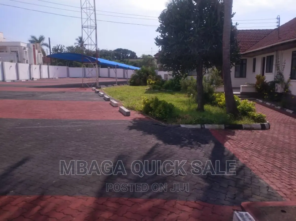 12bdrm House in Mbaga Estate, Oyster Bay for rent in Oyster Bay