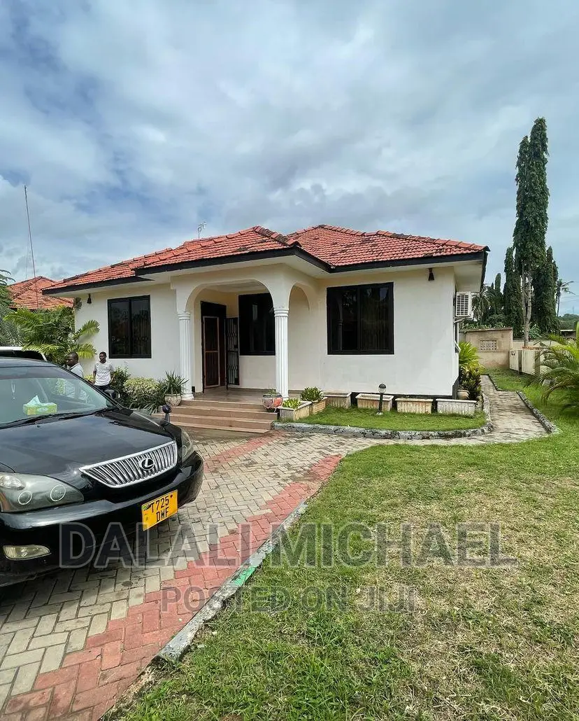 3bdrm House in Mbezibeach for sale in Mbezi