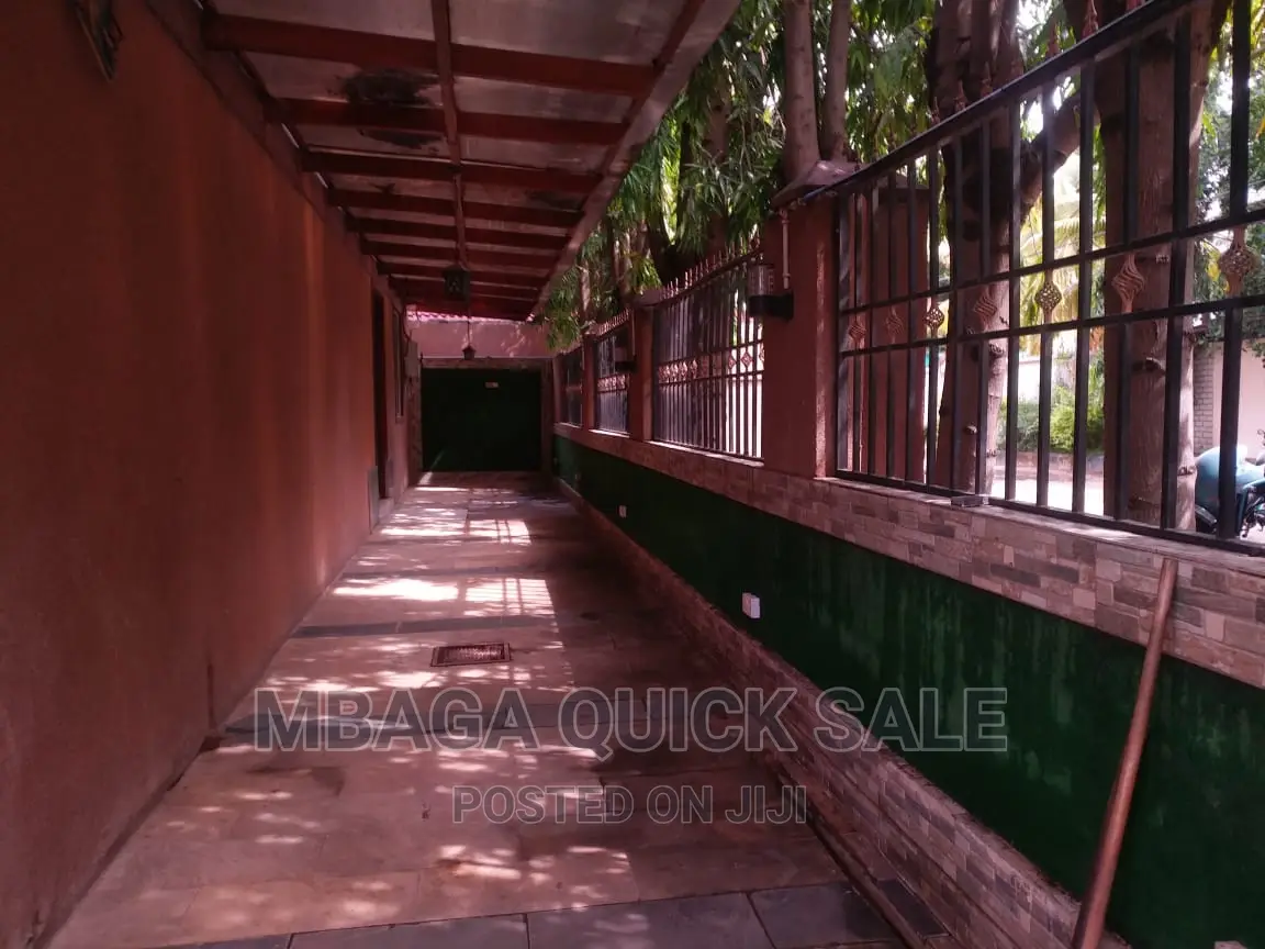 8bdrm House in Missing Near Beach, Msasani for rent in Msasani