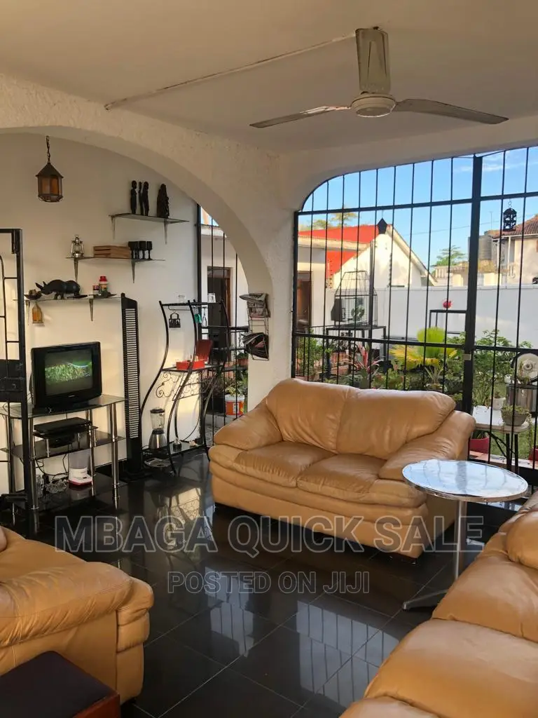 Furnished 5bdrm Maisonette in Mikochen Warioba, Mikocheni for rent in Mikocheni
