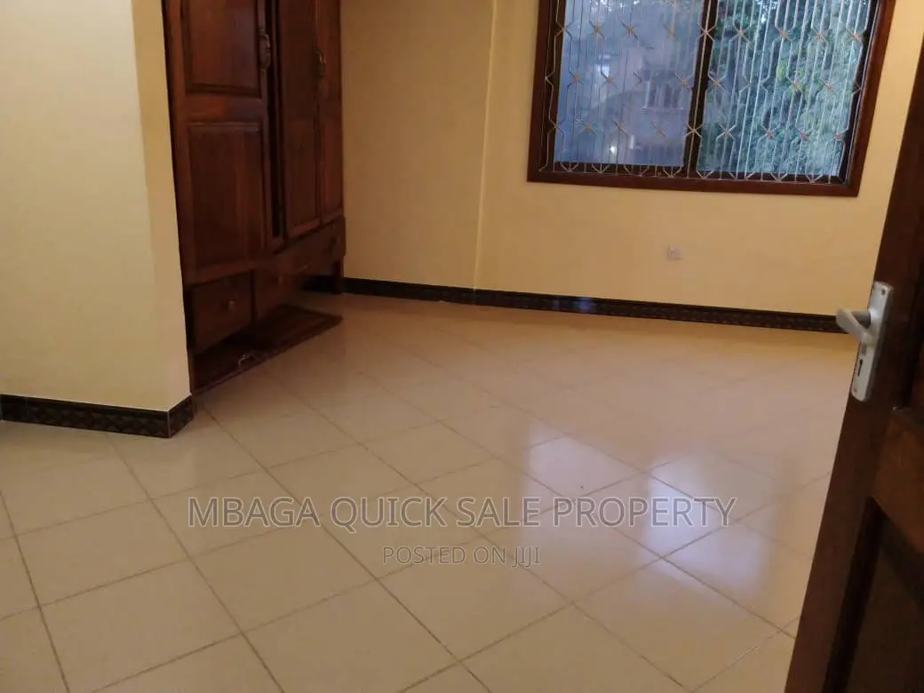 10bdrm House in Mikocheni Kwa  for rent in Mikocheni