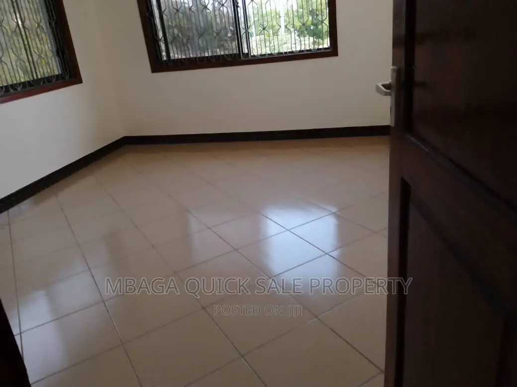 10bdrm House in Mikocheni Kwa  for rent in Mikocheni