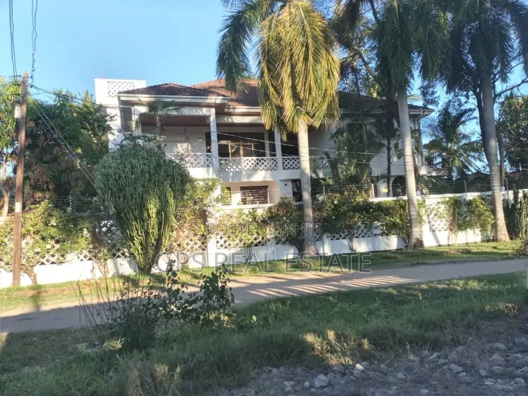 6bdrm Mansion in Mbezi Beach Rainbow, Kinondoni for sale in Kinondoni