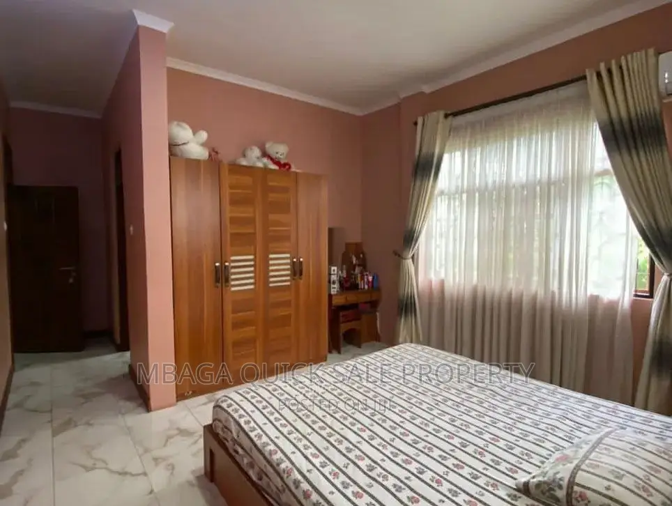 5bdrm House in Mbaga Estate, Bunju for sale in Bunju