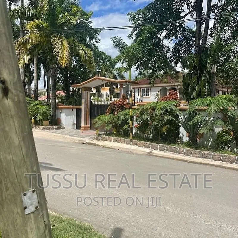 4bdrm Duplex in Msasani Penisula, Kinondoni for sale in Kinondoni
