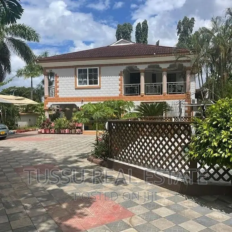 4bdrm Duplex in Msasani Penisula, Kinondoni for sale in Kinondoni