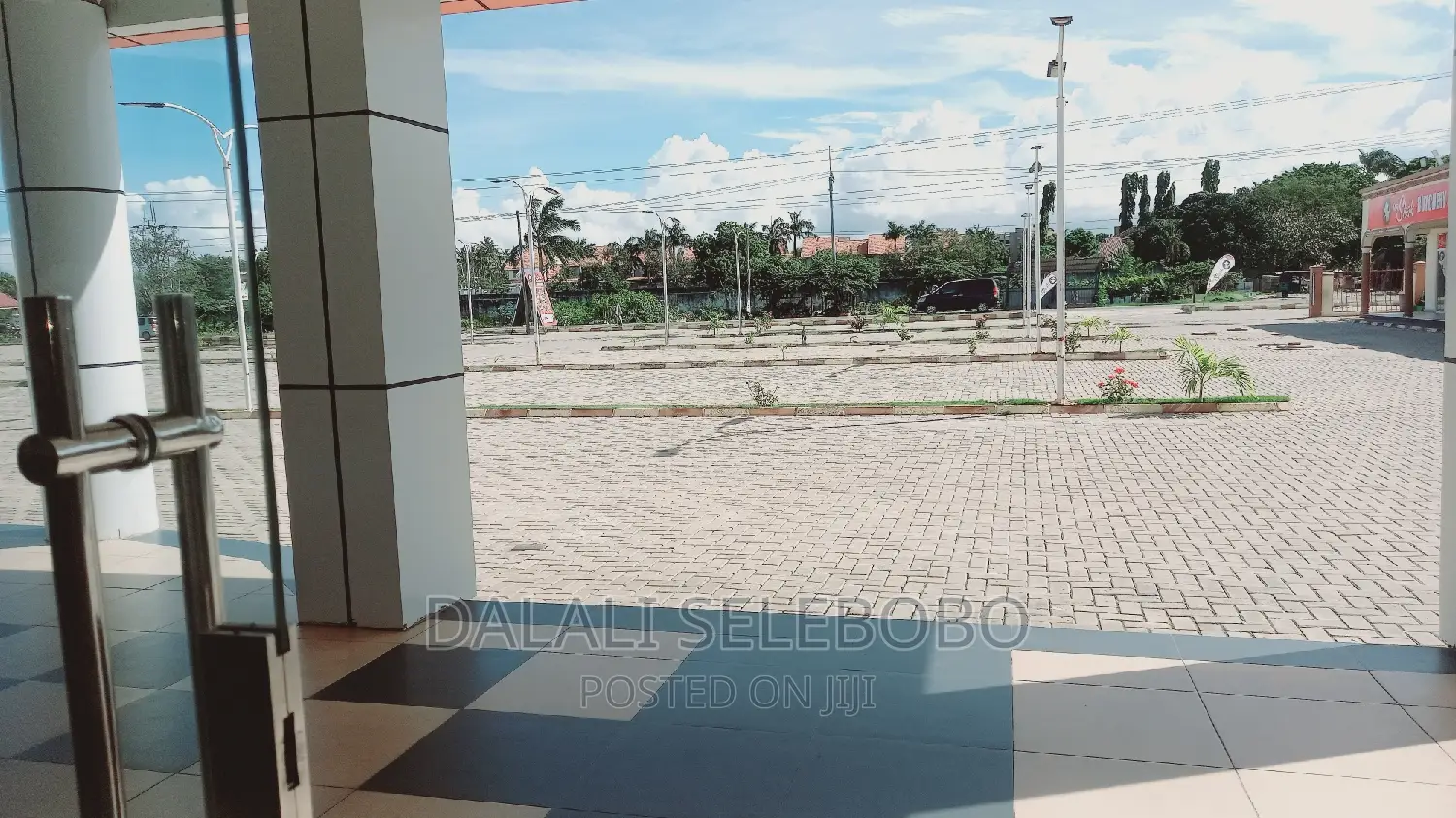 Office Space Kubwa Sana Milioni 17 Bangalore in Mbezi