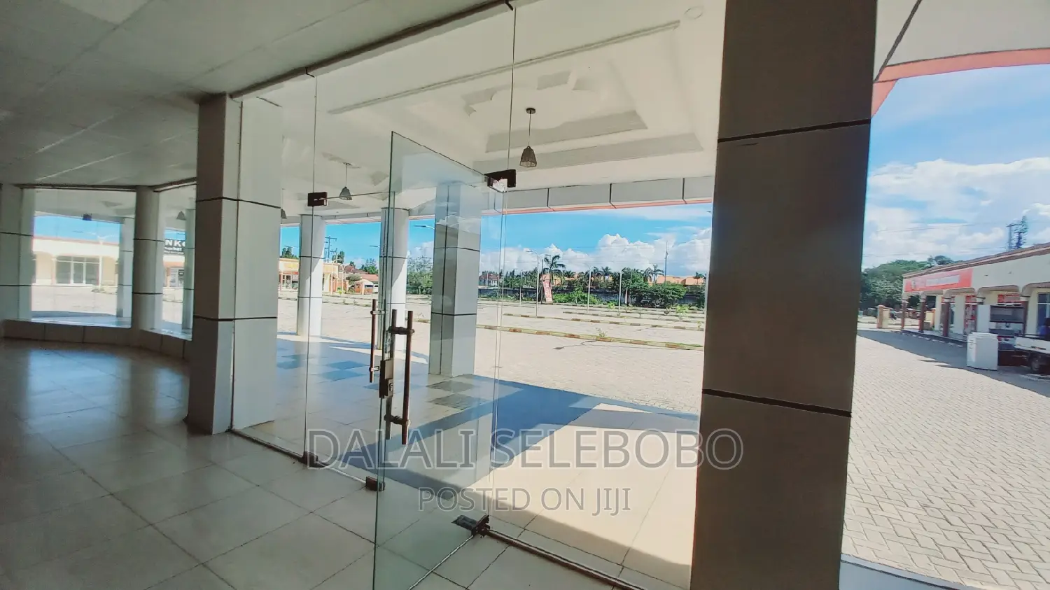 Office Space Kubwa Sana Milioni 17 Bangalore in Mbezi