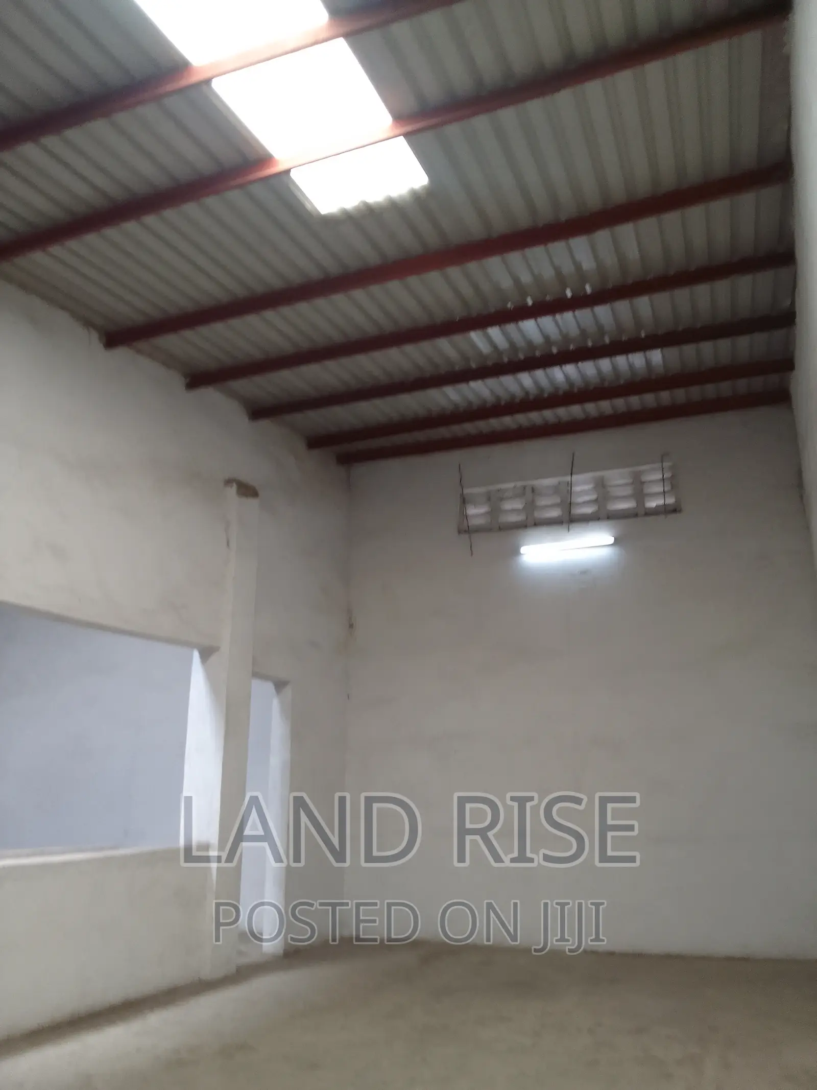 Warehouse in Tazara 300 SQM in Vingunguti