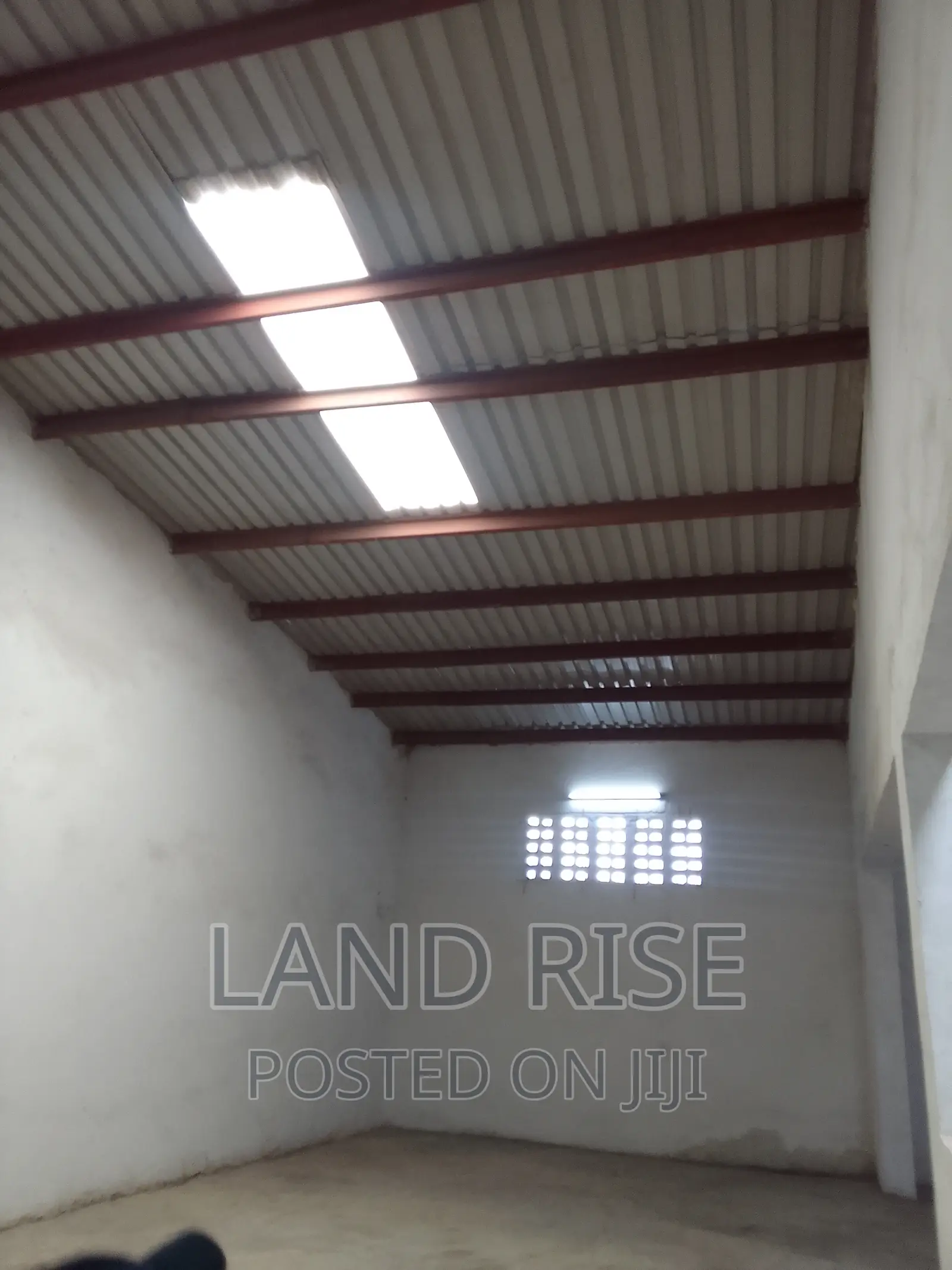 Warehouse in Tazara 300 SQM in Vingunguti