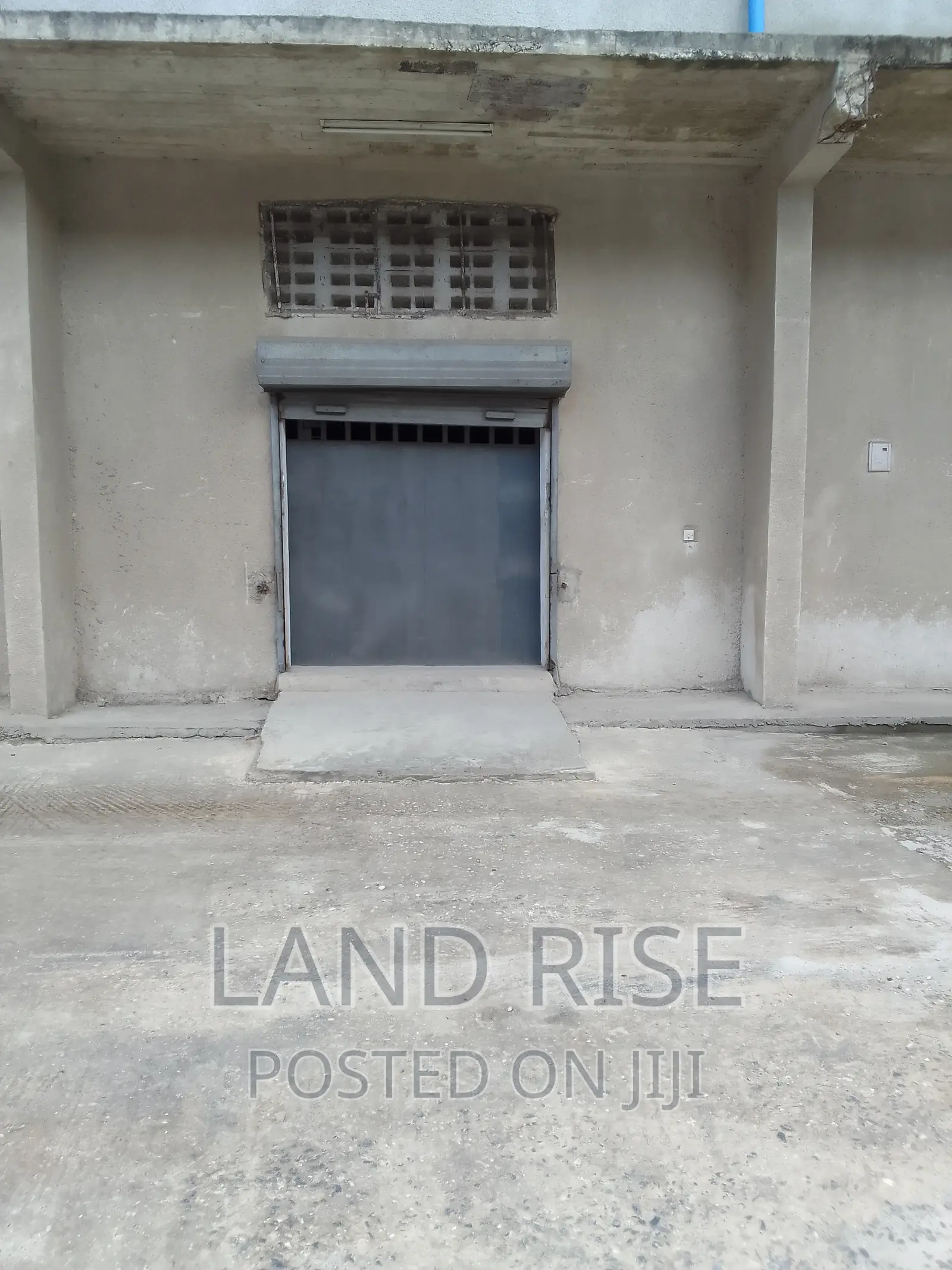Warehouse in Tazara 300 SQM in Vingunguti