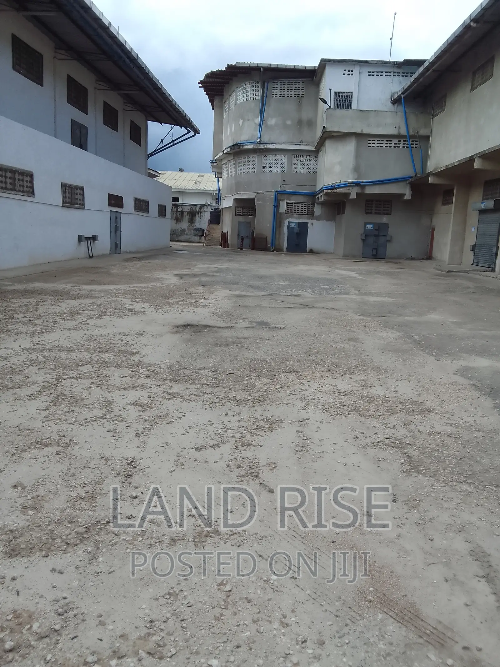 Warehouse in Tazara 300 SQM in Vingunguti