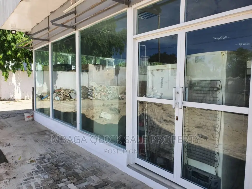 5bdrm House in Up A Game Near, Upanga West for rent in Upanga West