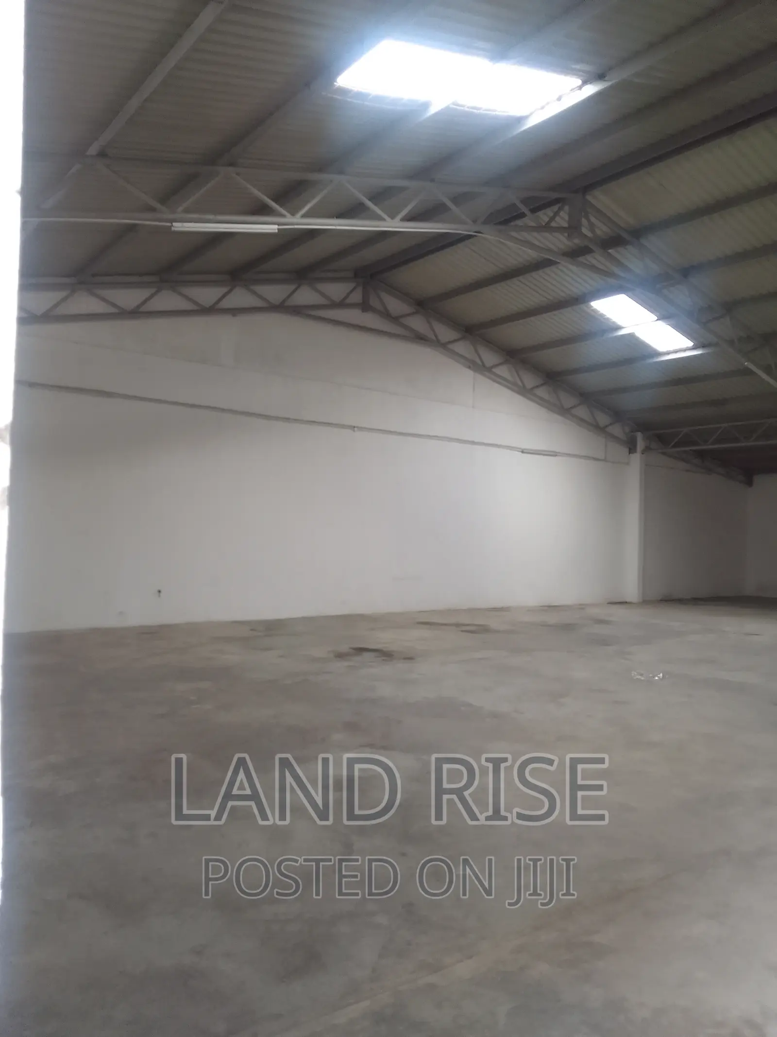 Warehouse With 420 SQM Mandela Road in Tabata