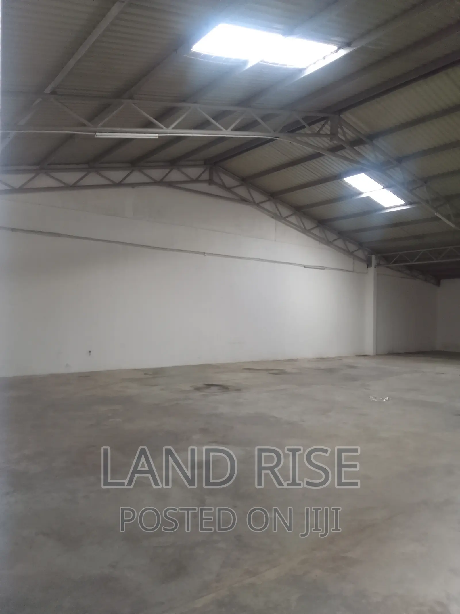 Warehouse With 420 SQM Mandela Road in Tabata