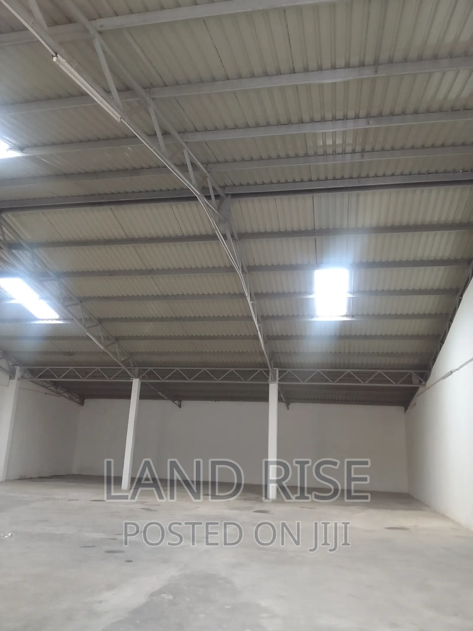 Warehouse With 420 SQM Mandela Road in Tabata