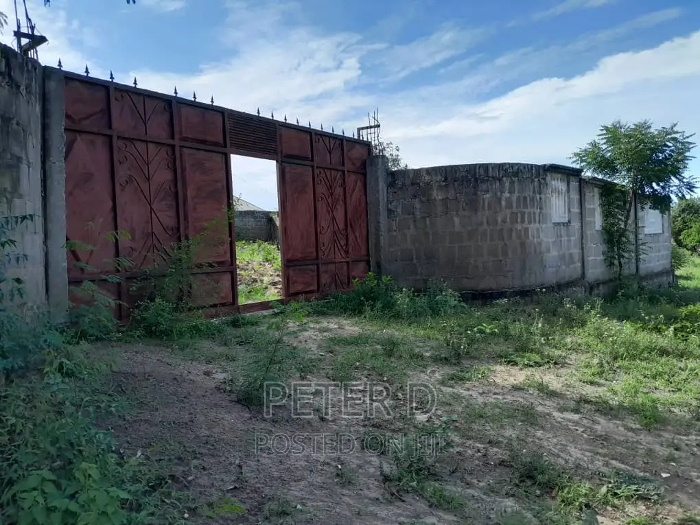 Kiwanja Chenye Fence in Mbezi