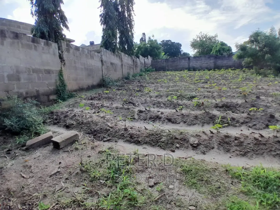 Kiwanja Chenye Fence in Mbezi