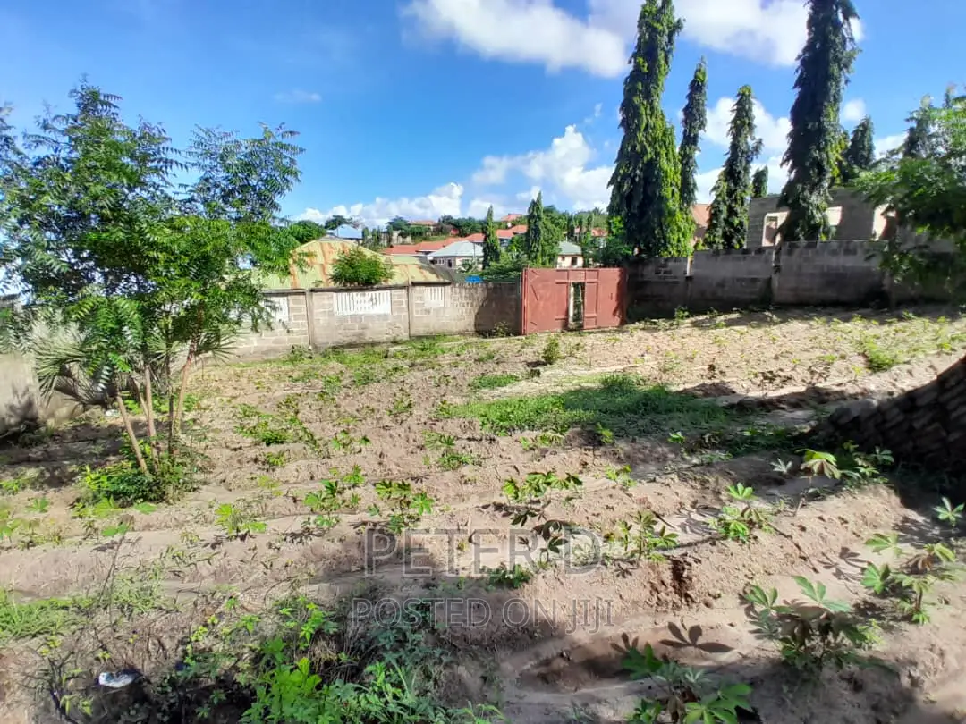 Kiwanja Chenye Fence in Mbezi