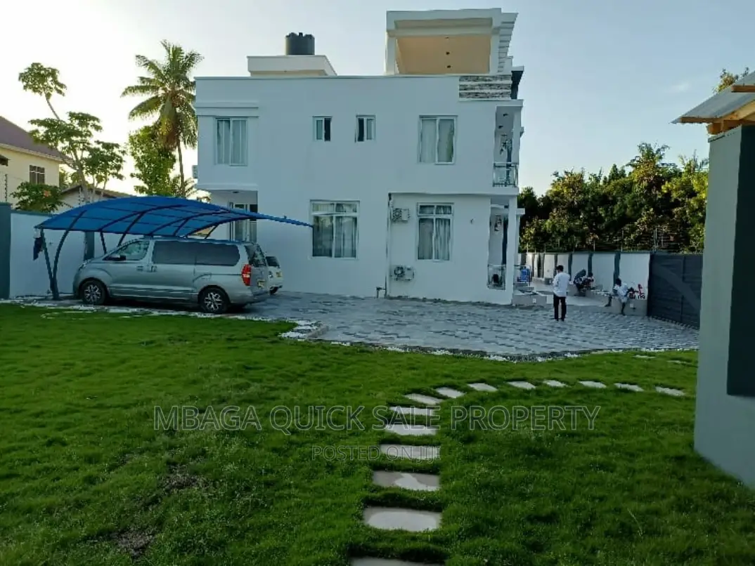 8bdrm Apartment in Mbezi Beach for sale in Mbezi Beach
