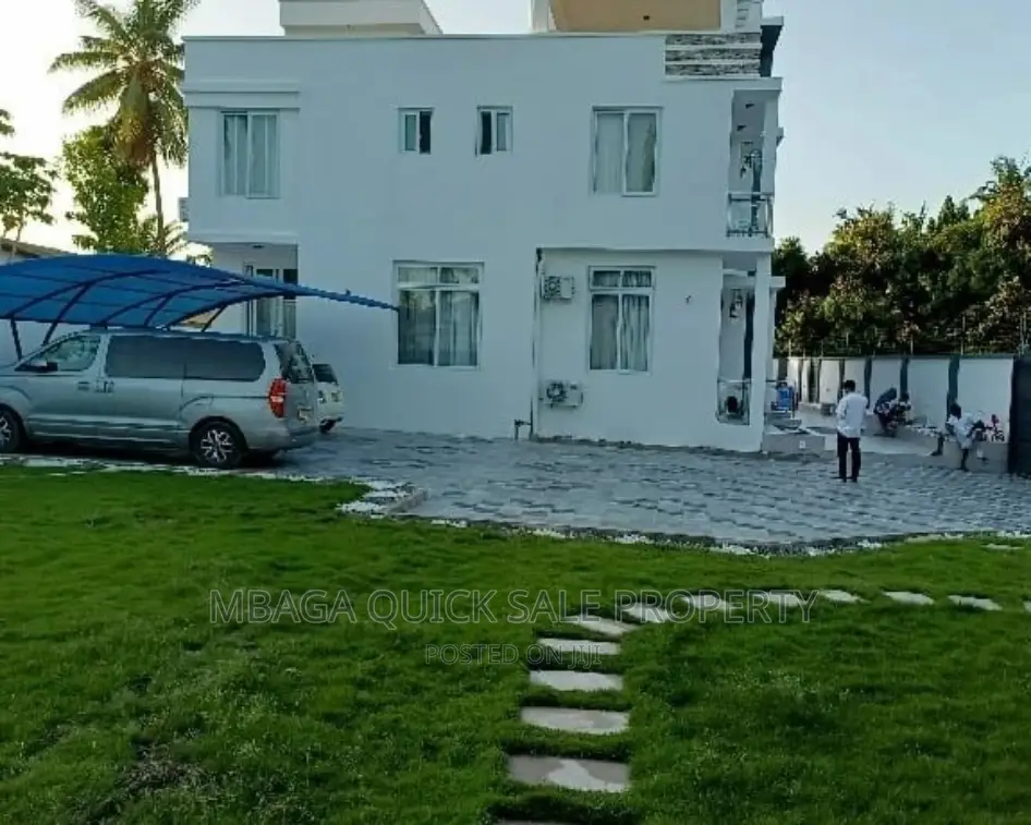 8bdrm Apartment in Mbezi Beach for sale in Mbezi Beach