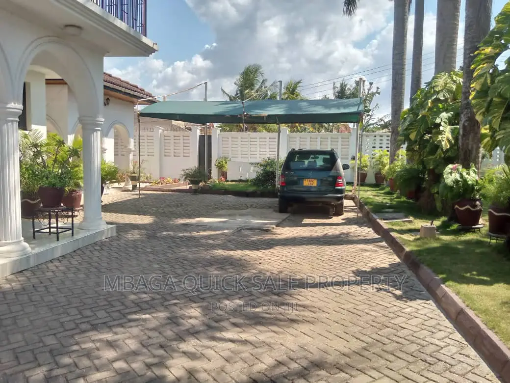 5bdrm House in Mbezi Beach  for sale in Mbezi Beach