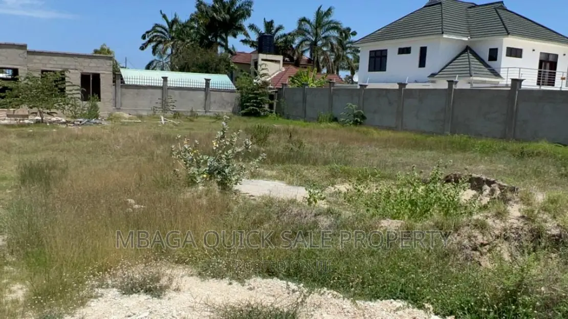 Kiwanja Kinauzwa Kipo Mbweni JKT in Bweni