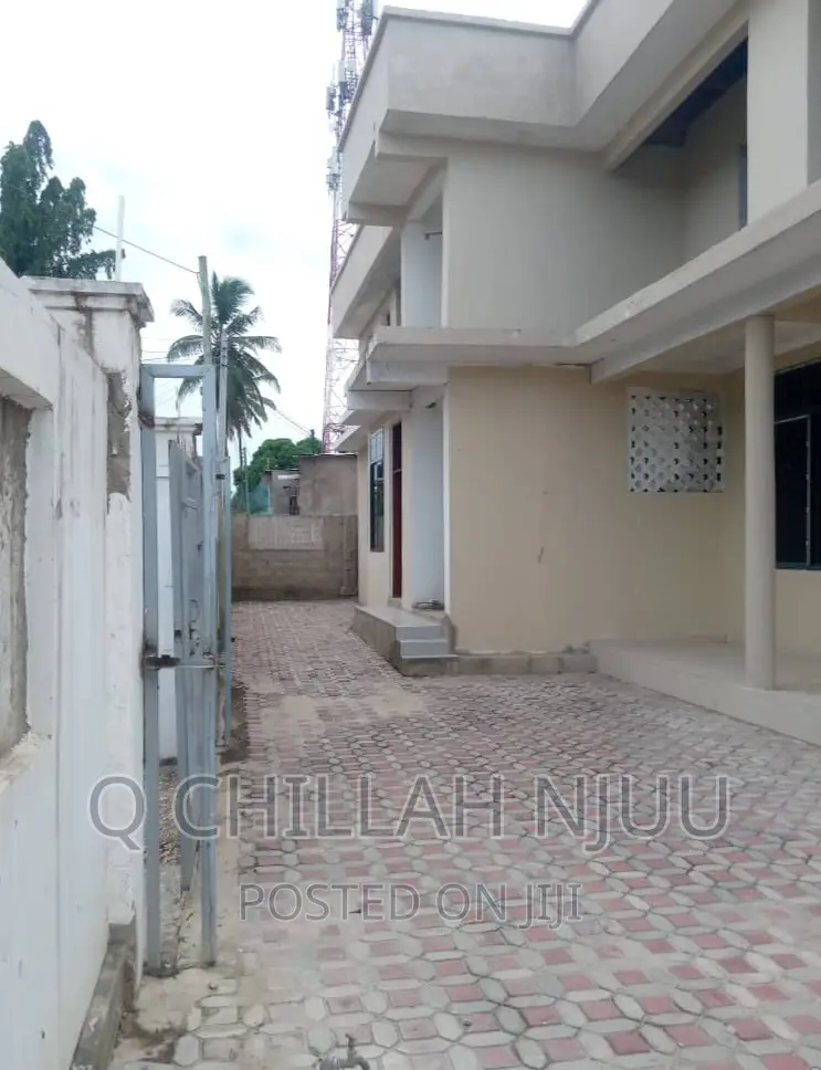 8bdrm Apartment in Ununio Estate, Kinondoni for sale in Kinondoni