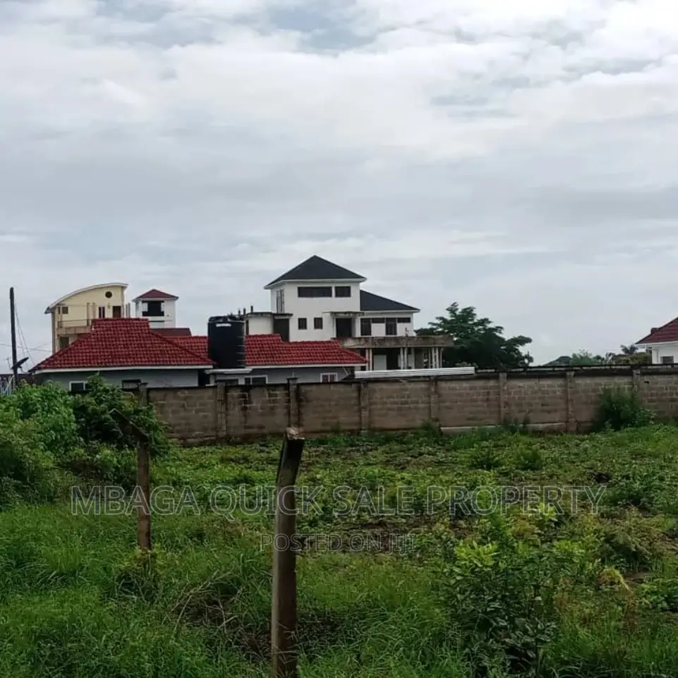 Kiwanja Kinauzwa Mbweni JKT in Mbweni