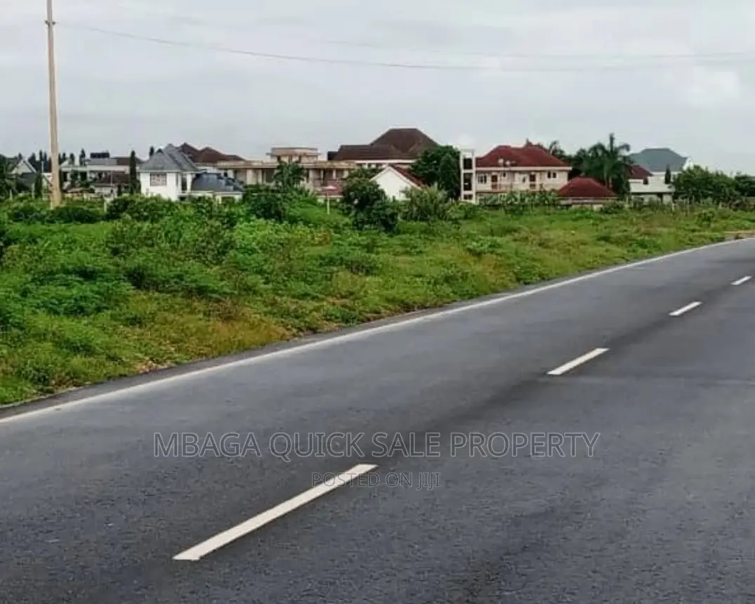 Kiwanja Kinauzwa Mbweni JKT in Mbweni