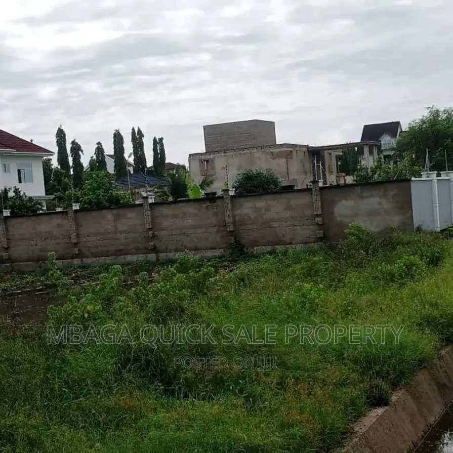 Kiwanja Kinauzwa Mbweni JKT in Mbweni