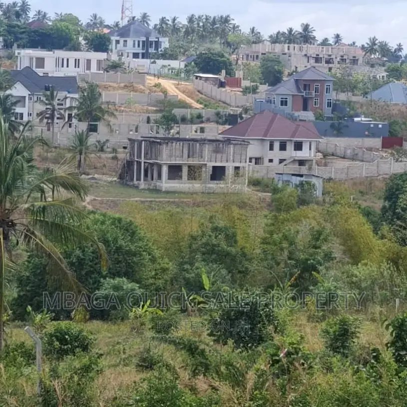 Kiwanja Kinauzwa Kipo Goba Njia 4 in Goba