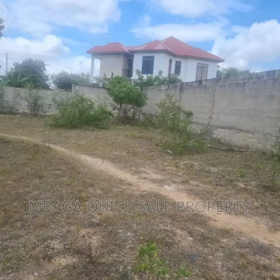 Kiwanja Kinauzwa Kipo Goba Njia 4 in Goba