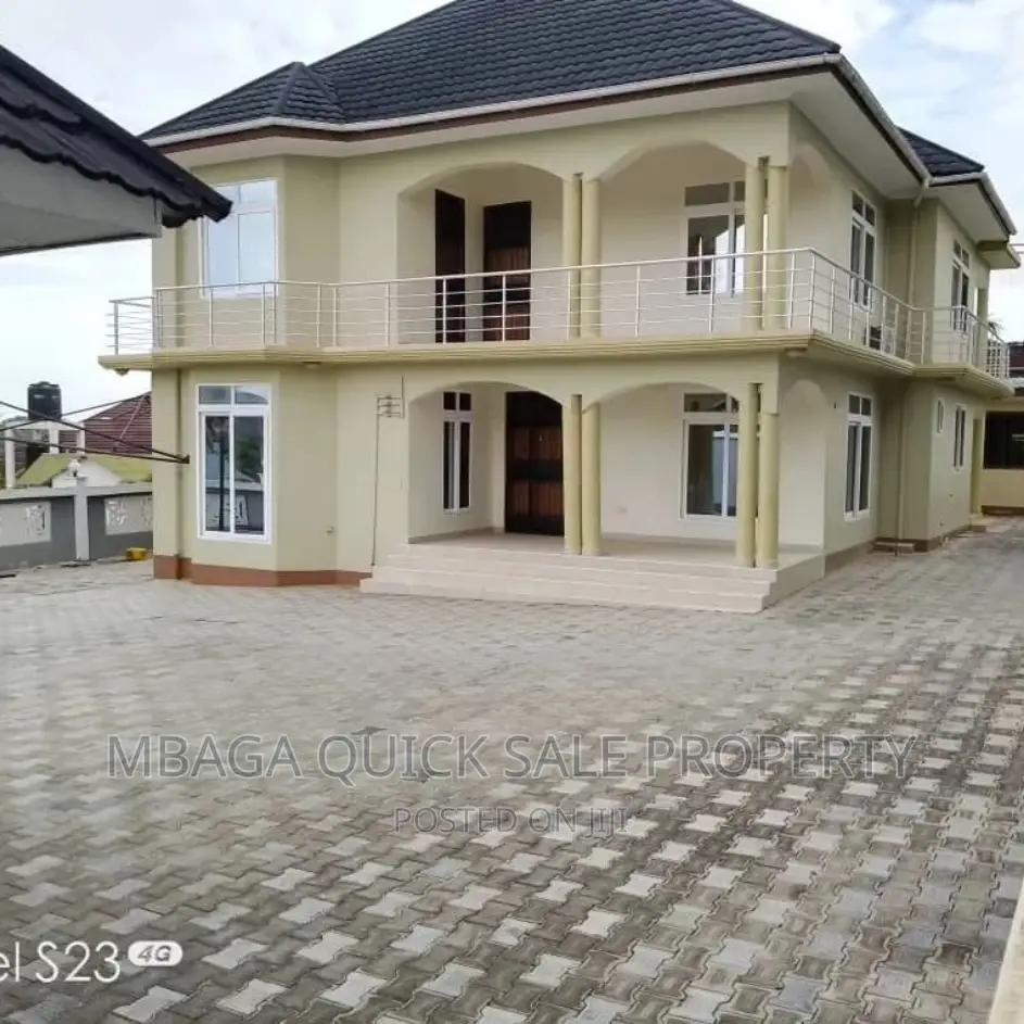 6bdrm House in Bunju for sale in Bunju