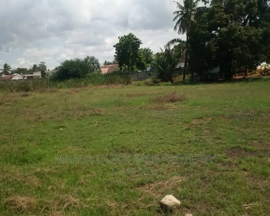 Plot Inapangishwa Iko Mbezi Beach Rain Bow in Mbezi