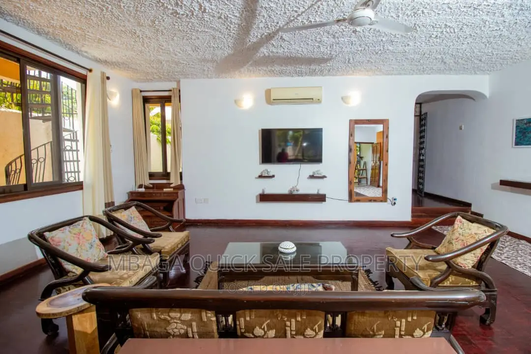 Furnished 4bdrm House in Block 41, Kinondoni for rent in Kinondoni