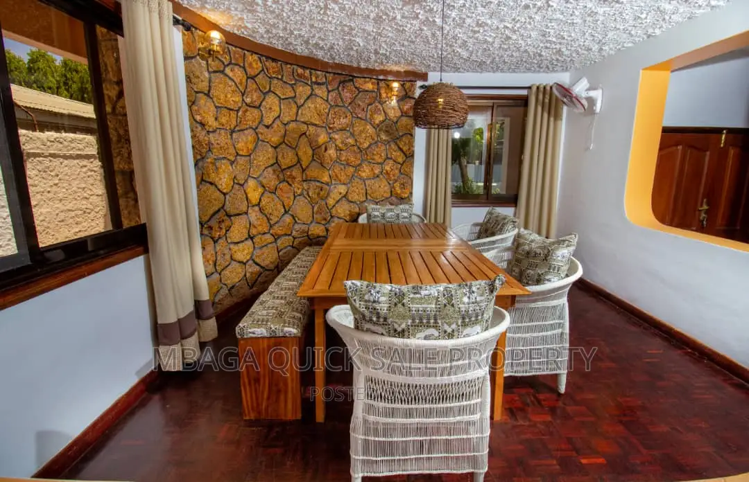 Furnished 4bdrm House in Block 41, Kinondoni for rent in Kinondoni