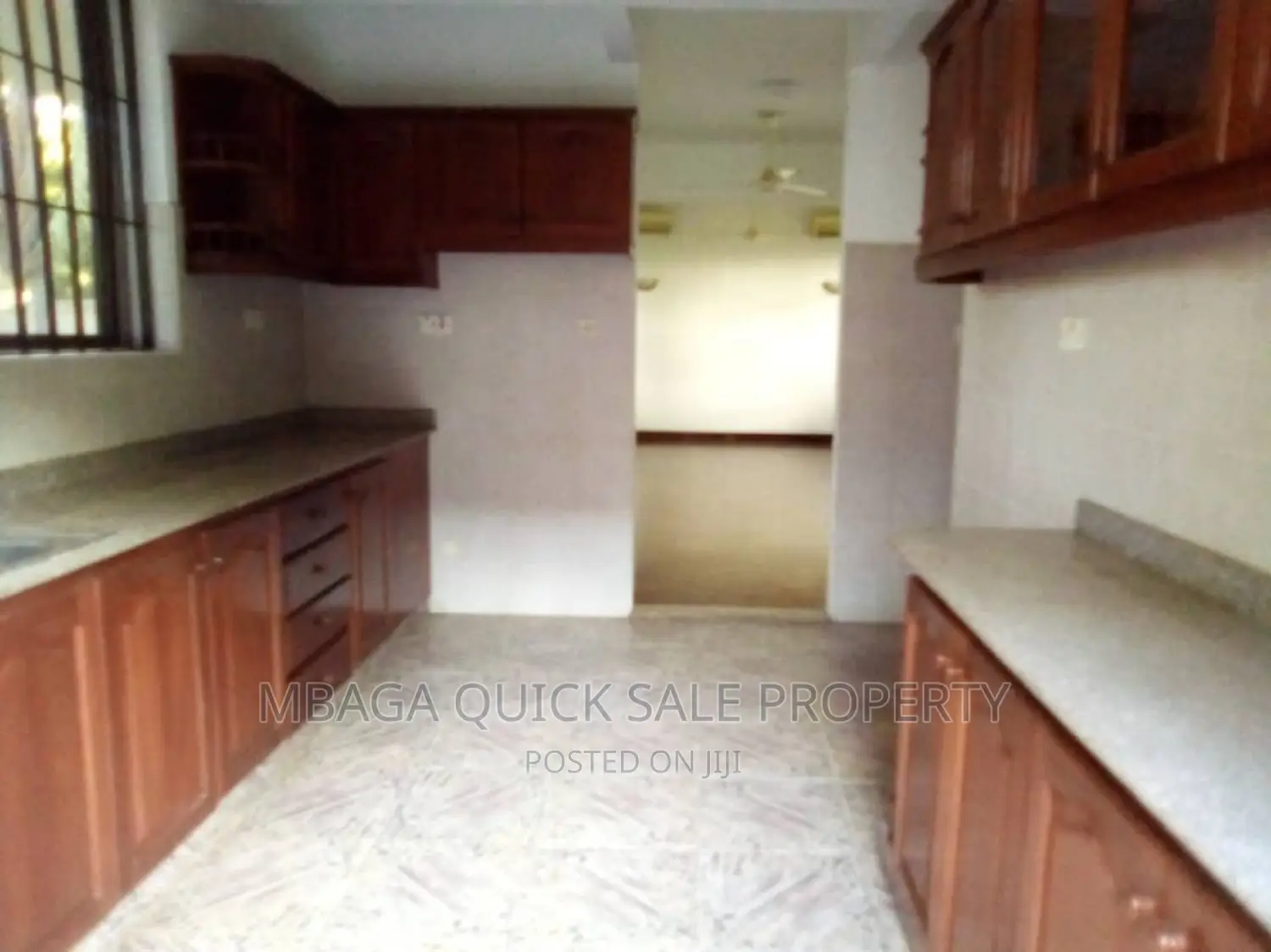 3bdrm House in Oyster Bay for sale in Oyster Bay