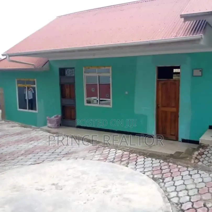 6bdrm Apartment in Kinyerezi Kifuru Kwa, Kinondoni for sale in Kinondoni