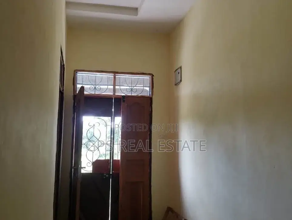 6bdrm Apartment in Kinyerezi Kifuru Kwa, Kinondoni for sale in Kinondoni