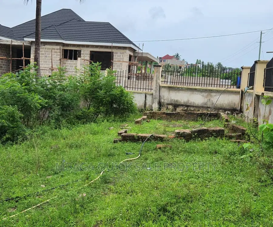 Plot Inauzwa Ipo Goba Kwa Awazi in Goba