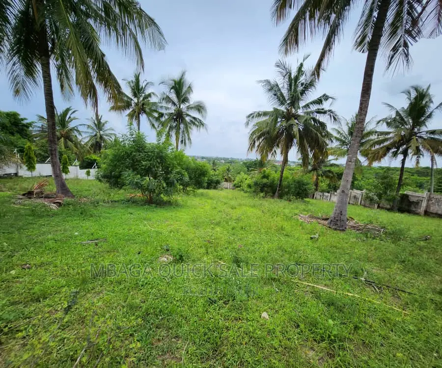 Plot Inauzwa Ipo Goba Kwa Awazi in Goba