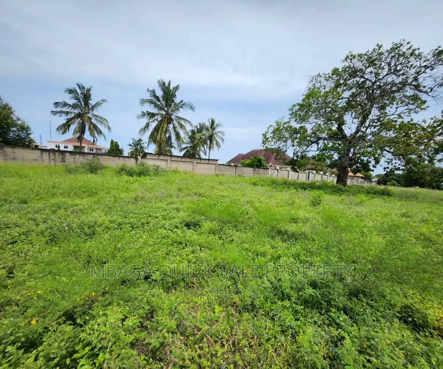 Kiwanja Kinauzwa Mbweni Junction in Mbweni