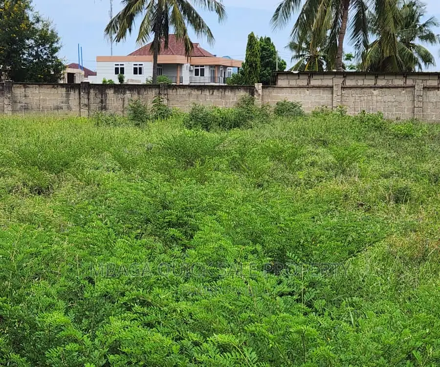 Kiwanja Kinauzwa Mbweni Junction in Mbweni