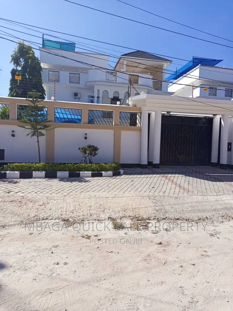 5bdrm House in Masaki for sale in Masaki
