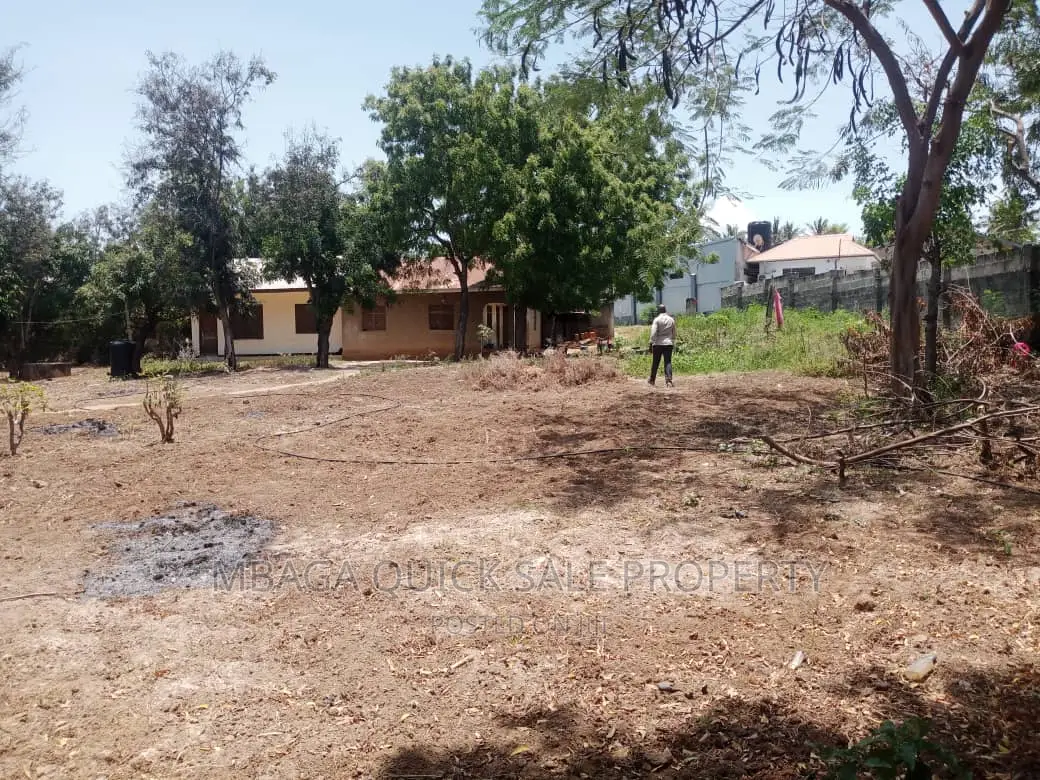 Plot Inauzwa Mbezi Africana in Mbezi