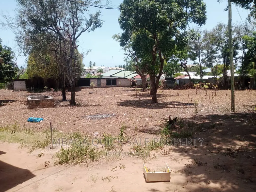 Kiwanja Kinauzwa Mbezi Beach Africana in Mbezi