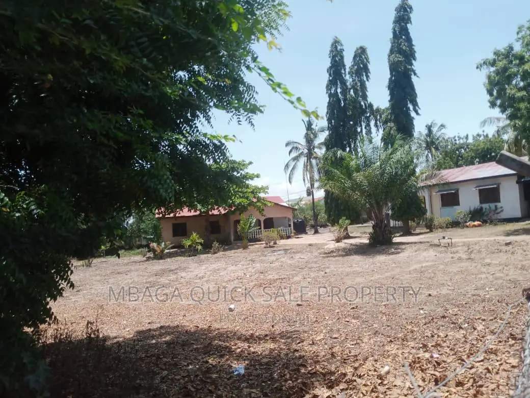 Kiwanja Kinauzwa Mbezi Beach Africana in Mbezi
